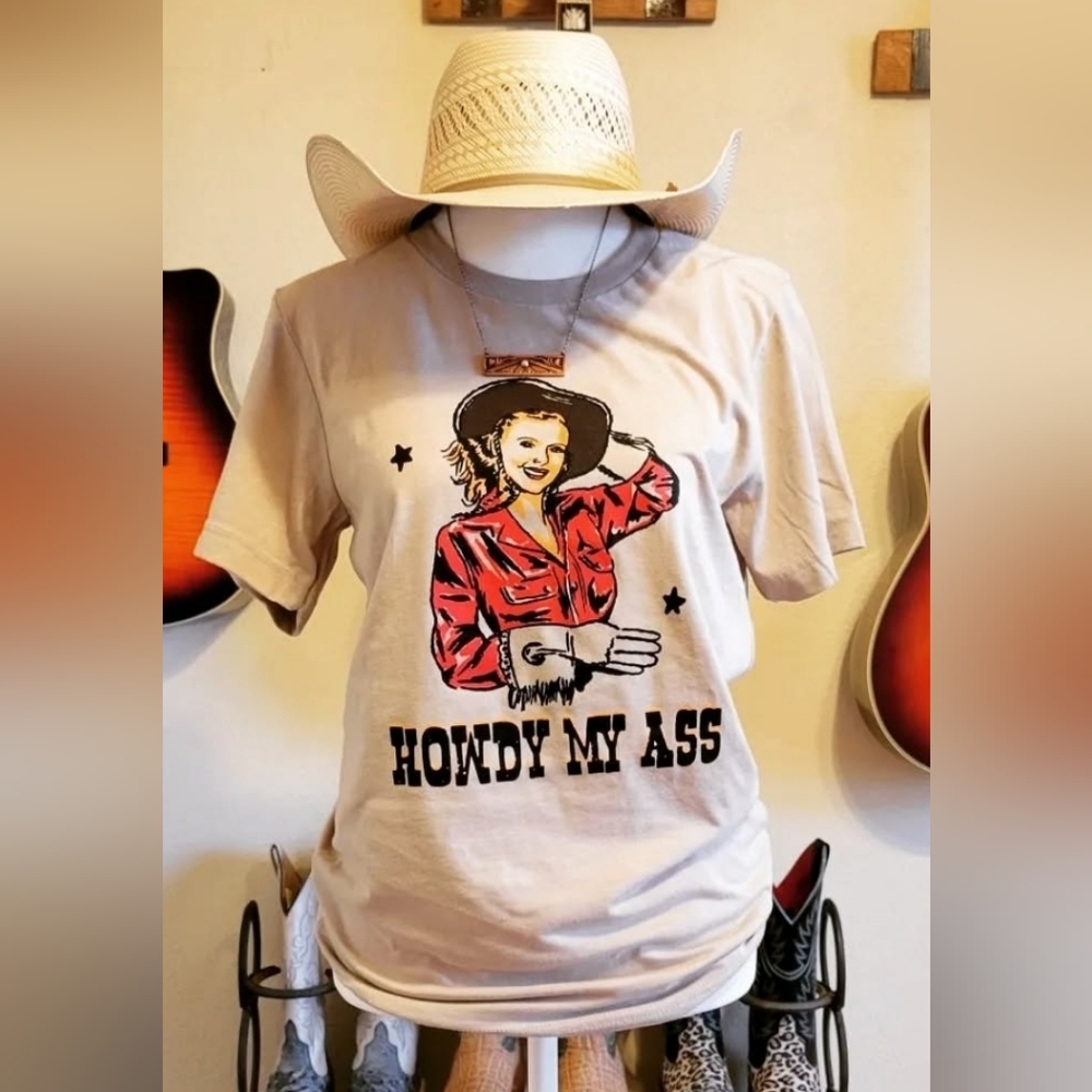 NEW Howdy Graphic T-Shirt with Hat